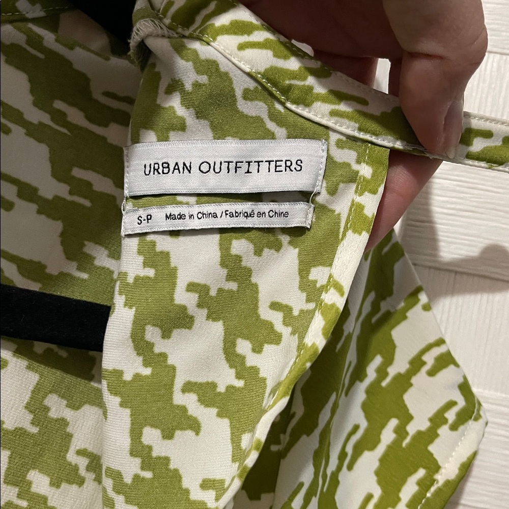 Urban Outfitters Abstract Houndstooth Bow Tie Satin Backless Top🍏 - Picture 11 of 11